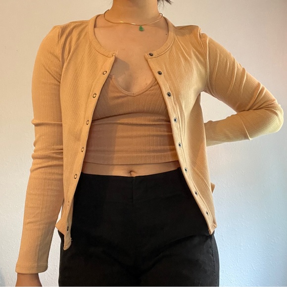 Button Up Top - Picture 5 of 6